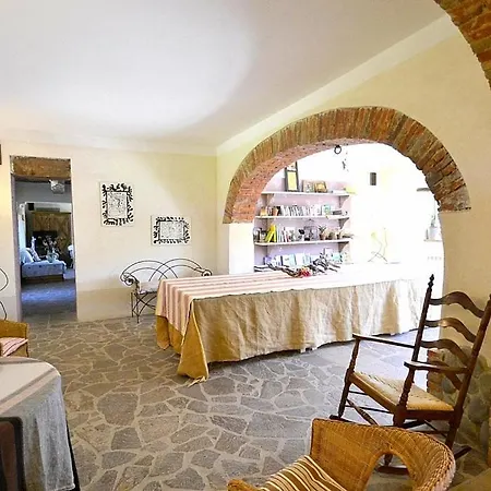 Sleeps 4 Pool Wifi 公寓
